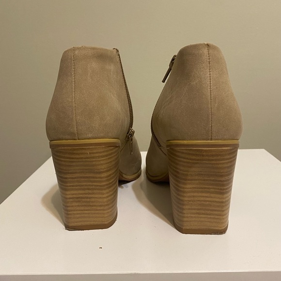 Cut-Out Block Heel Suede Booties - Picture 4 of 6